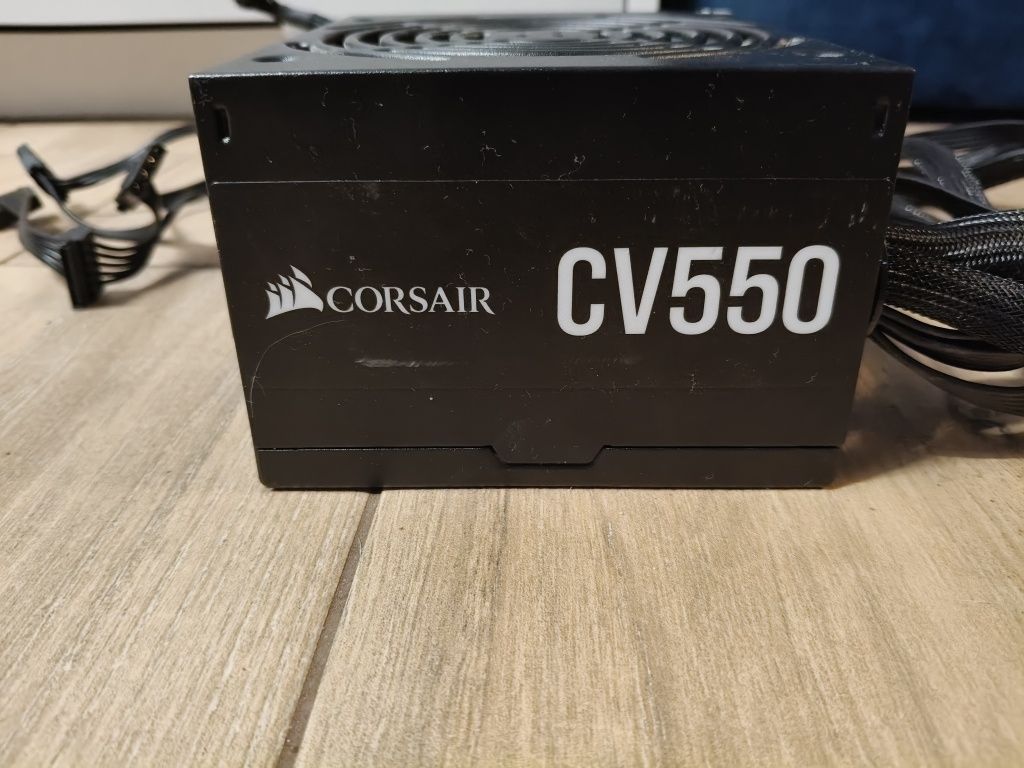 Zasilacz  Corsair CV Series CV550 Watt Bronze, czarny