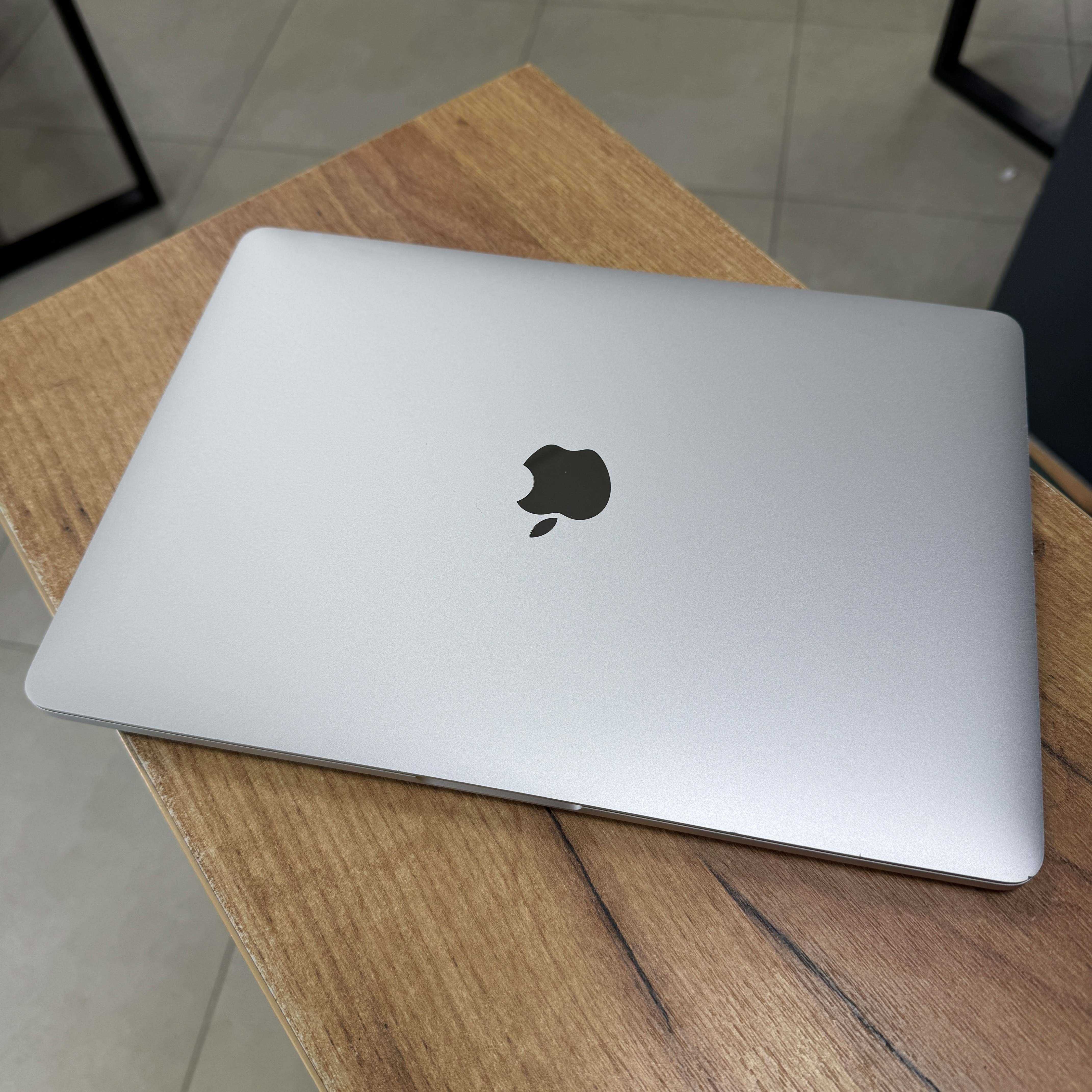 Ноутбук MacBook Pro [Retina, IPS] - i5 7360U/Iris Plus 640/128 GB SSD