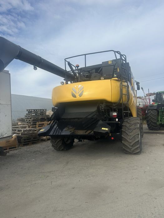 Комбайн New Holland CR 7.90