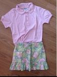 Polo Oshkosh e saia de Flores