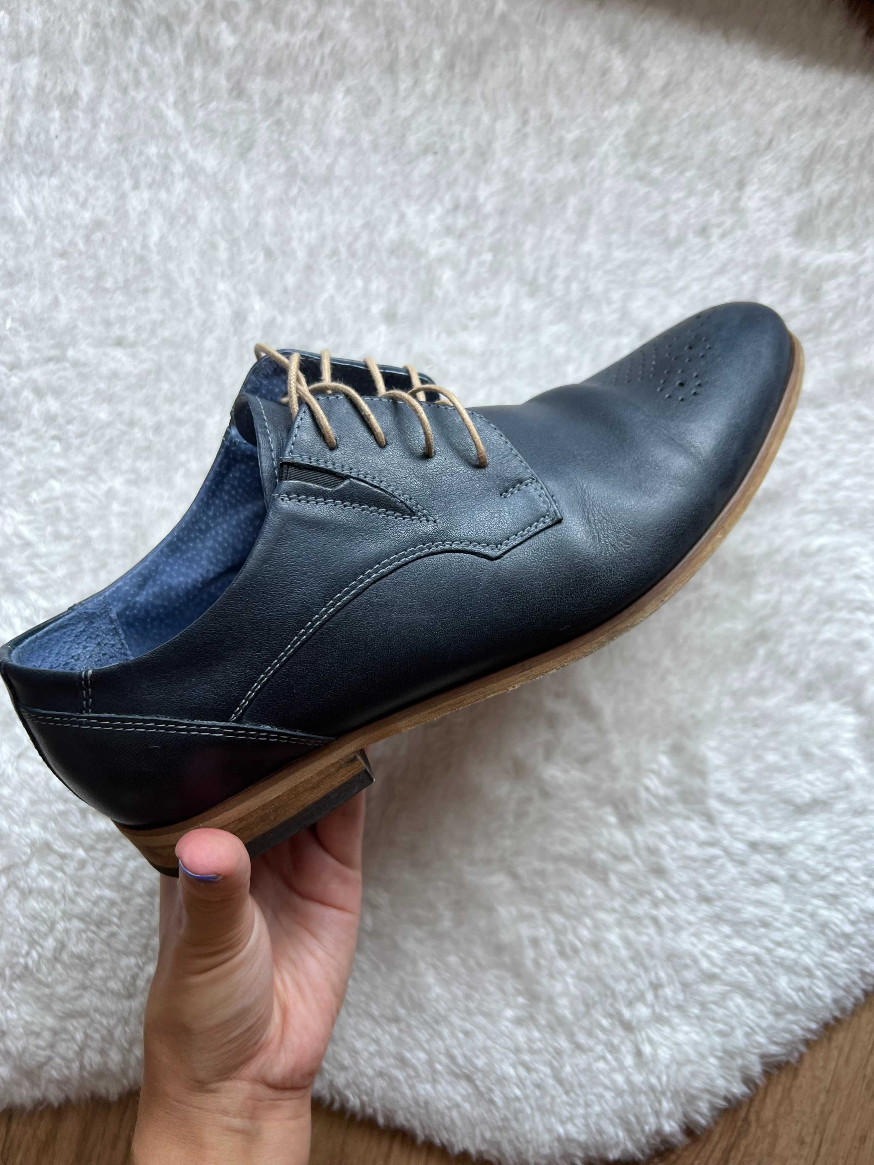 buty eleganckie skórzane, niebieskie / granatowe, rozmiar 40, Lavard