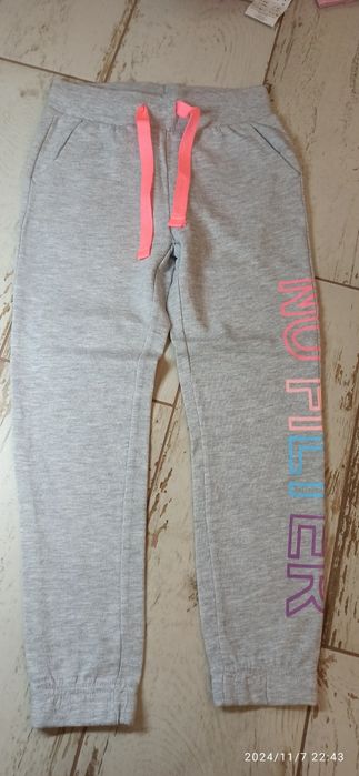 Szare spodnie dresowe dla dziewczynki 128 bdb+