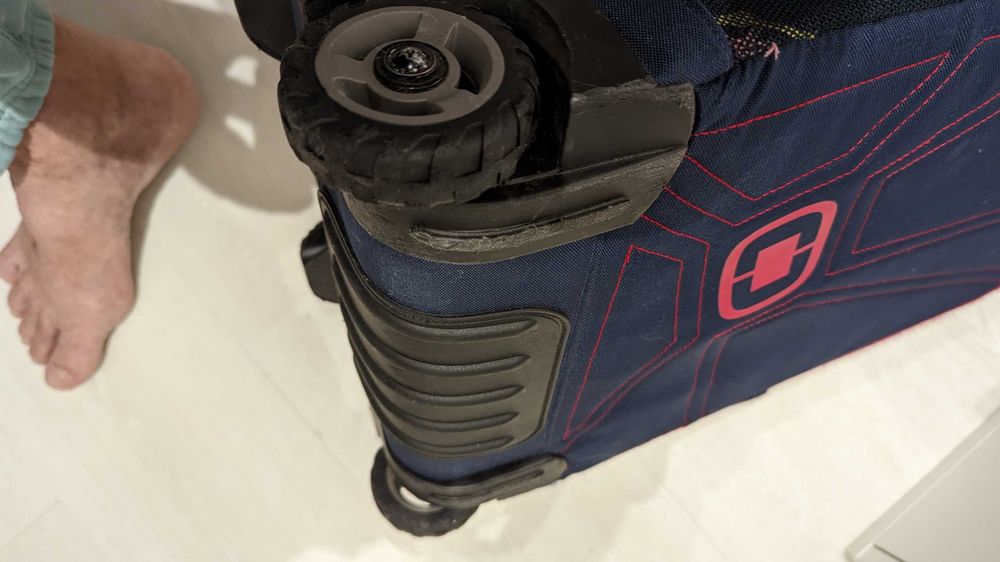 MAGENTA Ogio Phantom Ipoppy plecak na kółkach do szkoły