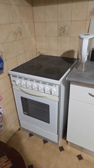 Fogão completo com placa e forno DeLonghi
