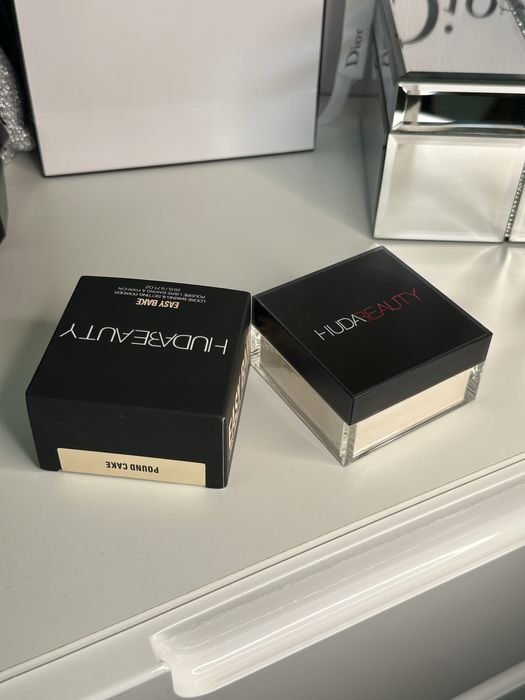 Puder Huda Beauty Pound Cake