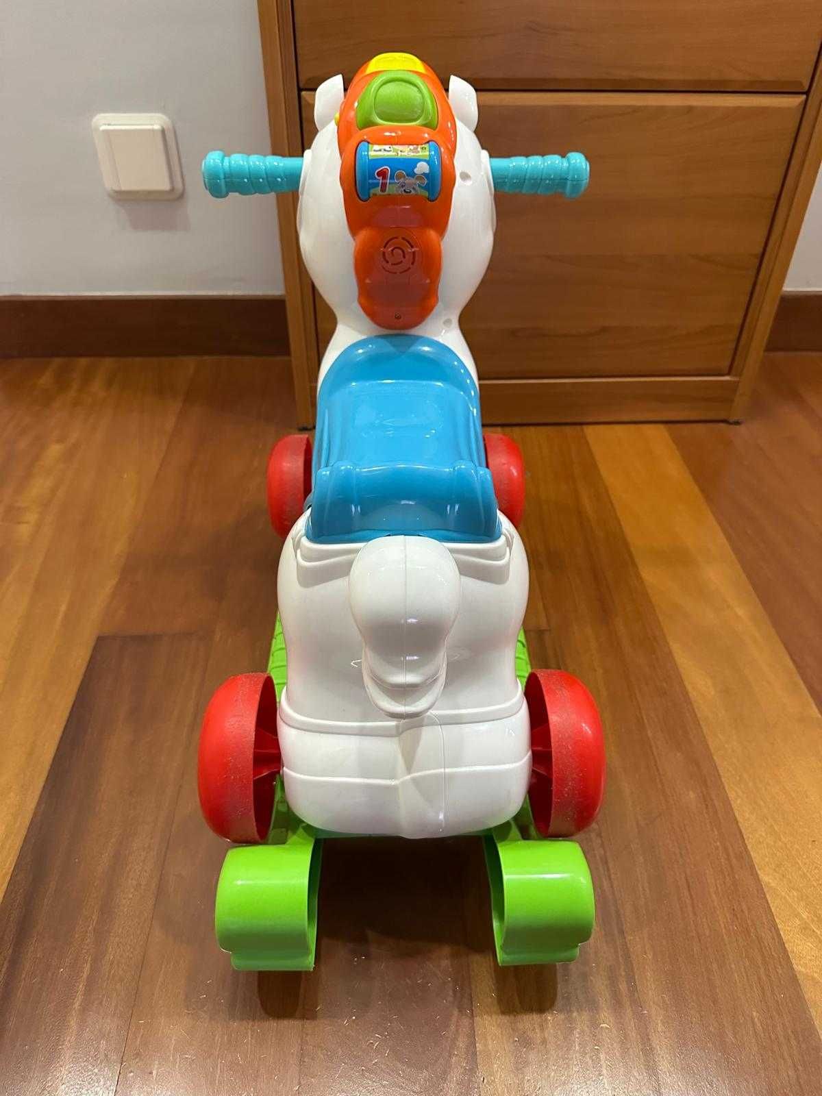 cavalinho interativo Clementoni