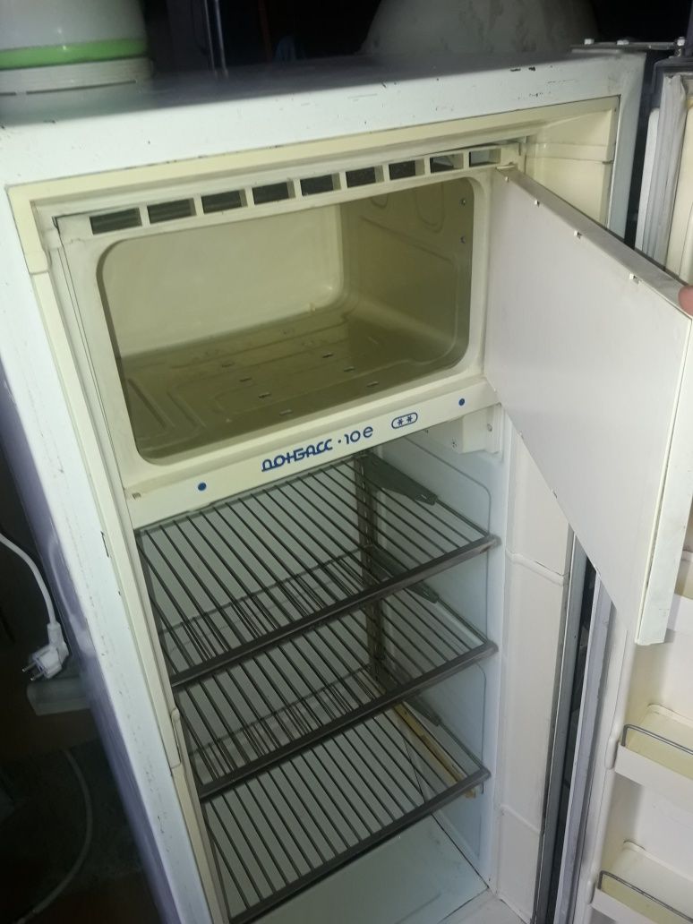 Продам робчий холодильник.
