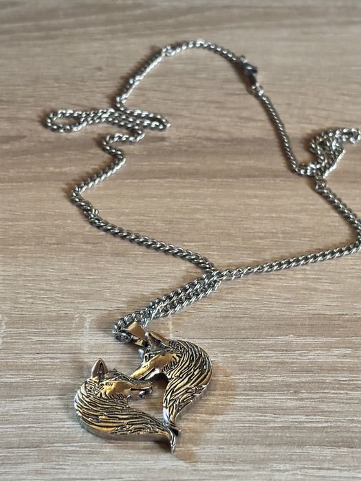 Naszyjnik - dwa wilki w ksztakcie serca - srebrny