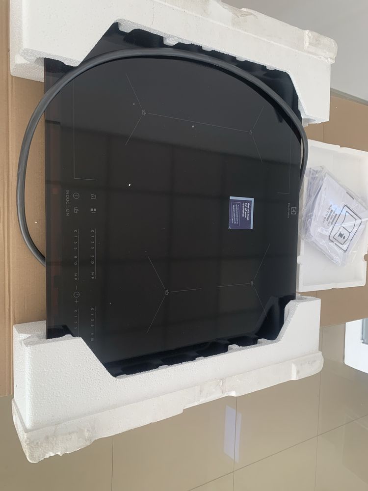 Варильна поверхня електрична Electrolux EIS62449