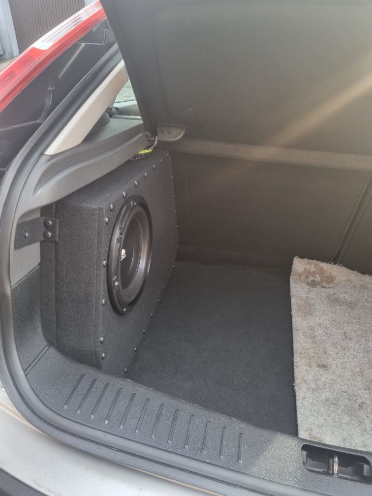 Subwoofer do Ford Focus MK2 głośnik JL AUDIO 10W0v3-4