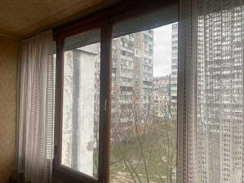 2к 56м. Т-4 серія початок Троєщини Бальзака 18 поруч парк та Флоренція