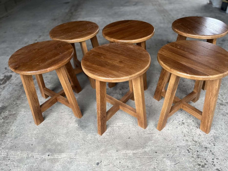 Табурет з натурального дерева