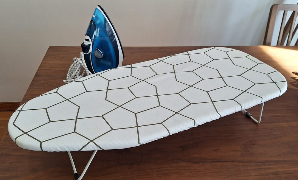 Ferro a vapor Tristar + tábua de engomar de mesa Ikea