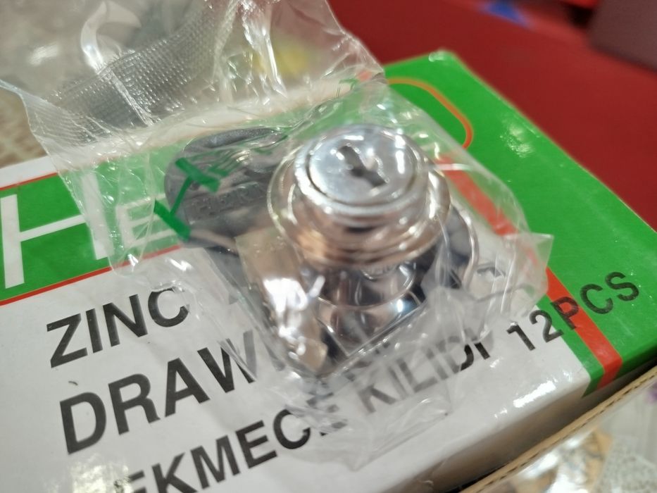 Мебельный врезной замок