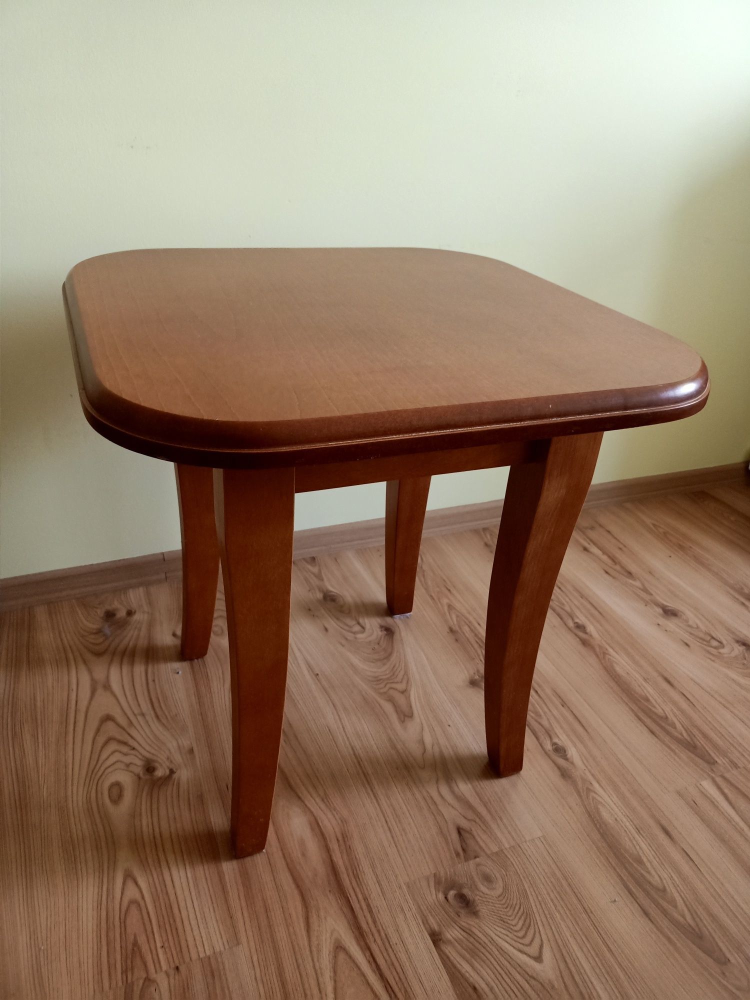 Stół - drewniany stolik