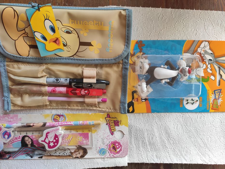 Piórnik + długopis wymazywalny czarny + zabawka , zestaw do pisania