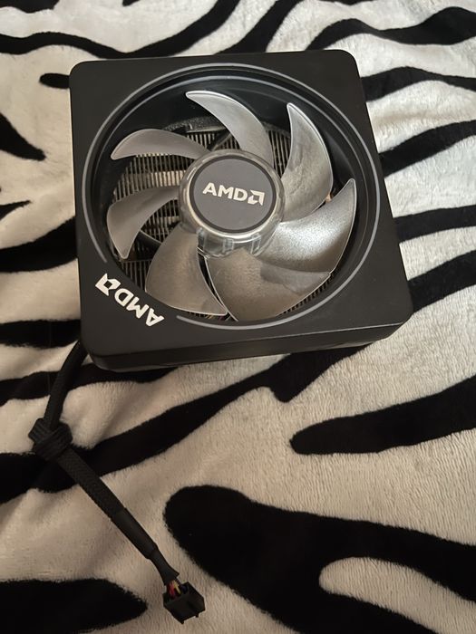 Башенный куллер для процессора AMD Wraith Prism AM4/AM5