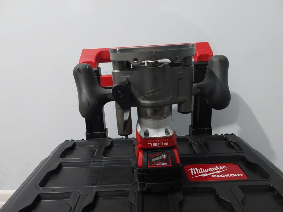 Фрезер кромкувальний акумуляторний MILWAUKEE, M18 FUEL FTR8