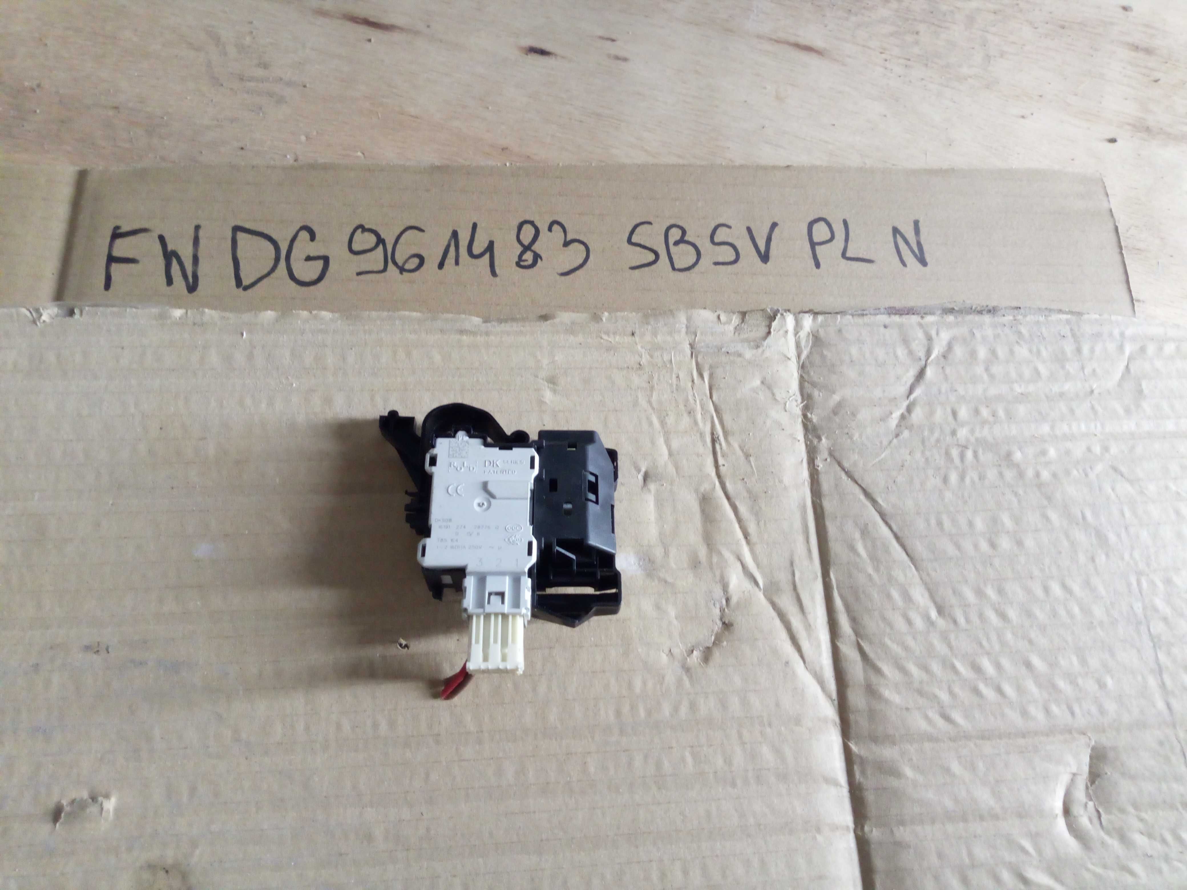 Zamek blokada dks08618 do Pralki Whirlpool Hotpoint  fwdg961483 sbsv