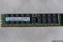 4 sztuki po 32 GB Samsung PC4-2133P ECC M393A4K40BB0-CPB0Q