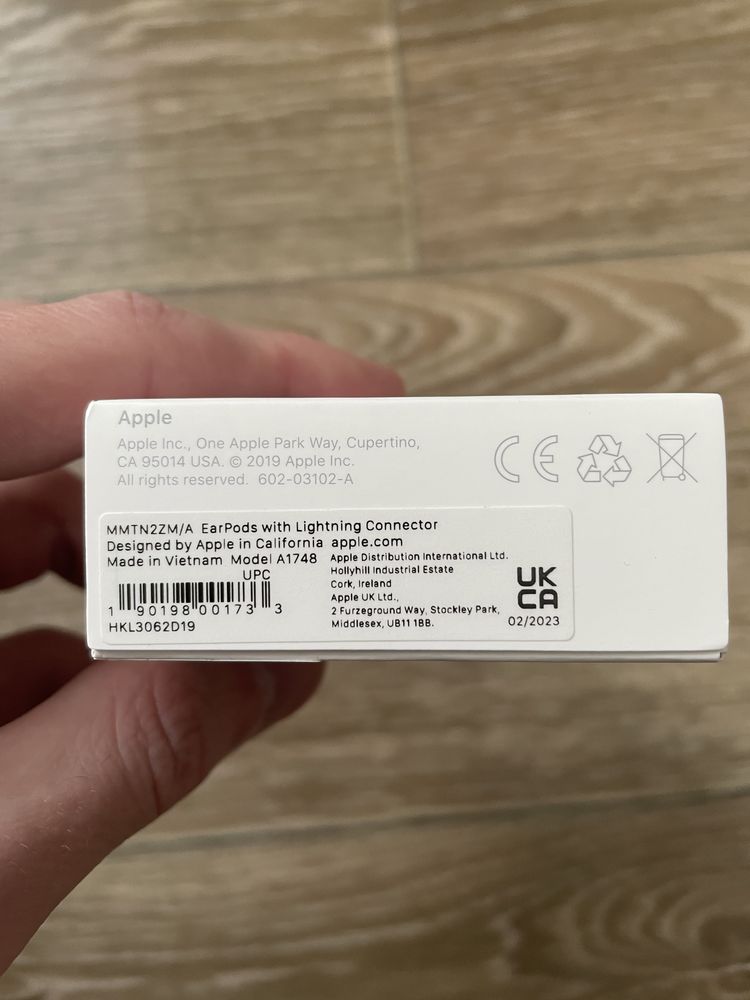Навушники вкладиші дротові Apple EarPods with Mic Lightning MMTN2ZM/A