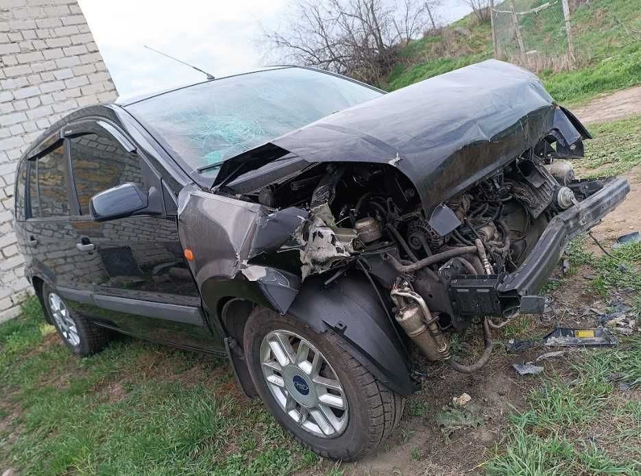 Кузов Ford Fusion 2004 и 2007 1.4 бенз черный. Разборка Ford Fusion