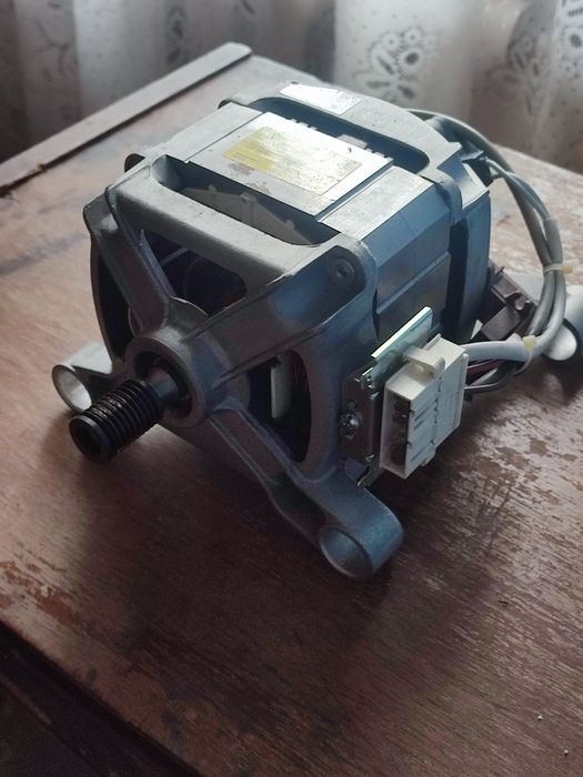 Двигатель для стиральной машины Аристон.