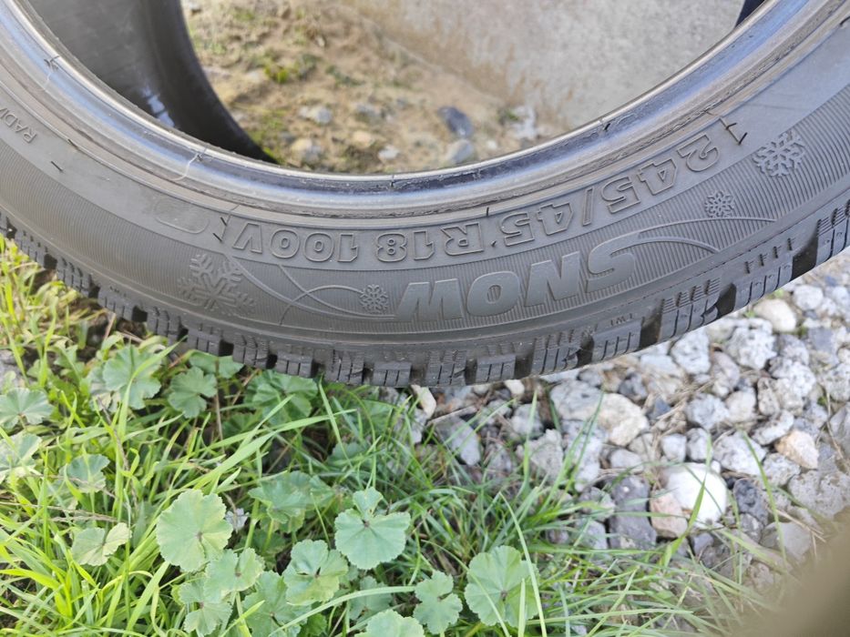 Opony zimowe 245/45/18"