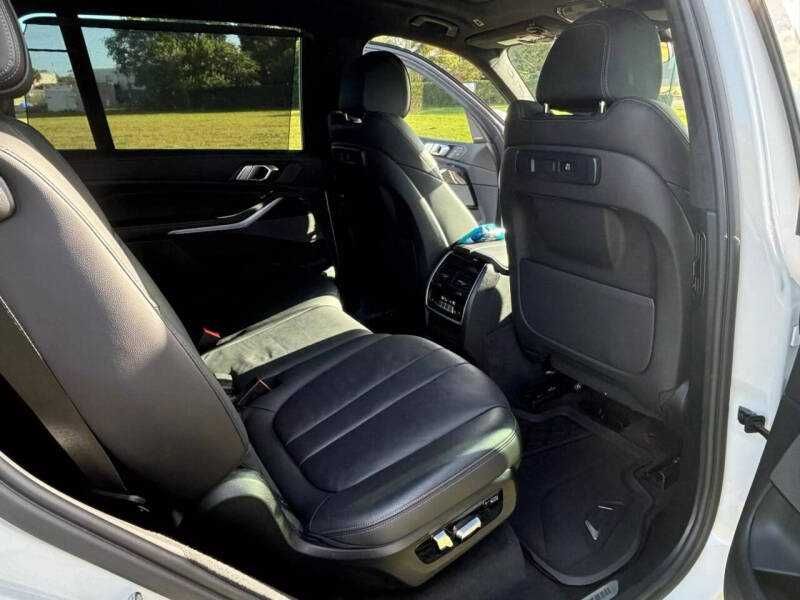 2021    BMW    X7