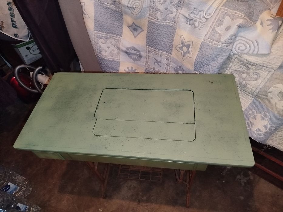 Móvel de máquina de costura