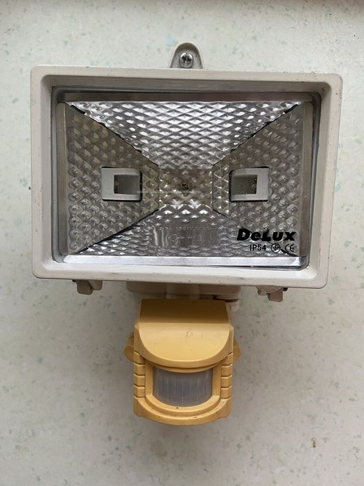 Прожектор галогенний з датчиком руху