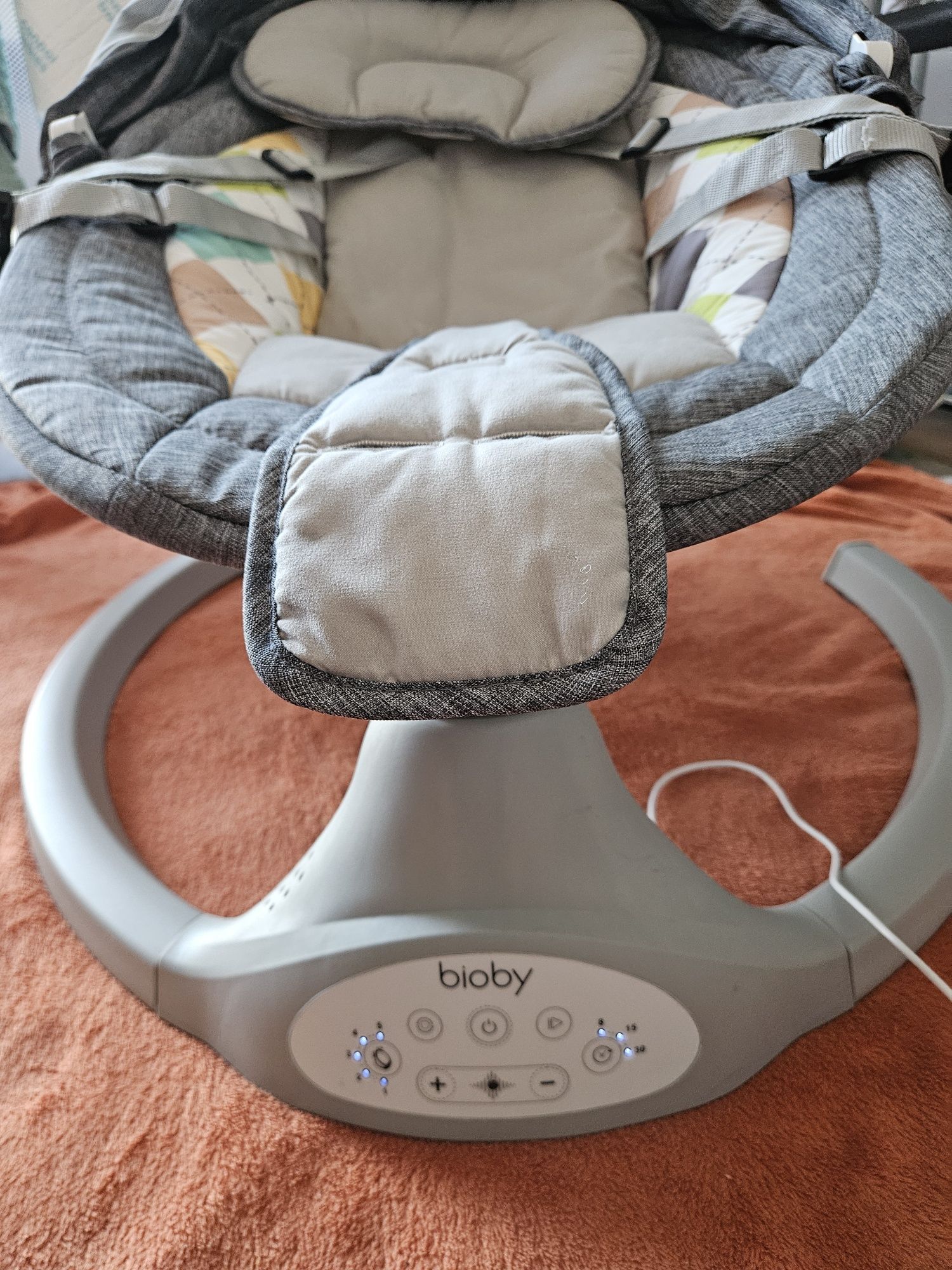 Bujaczek leżaczek elektryczny Bioby 2-9kg 0-12 miesięcy + pilot