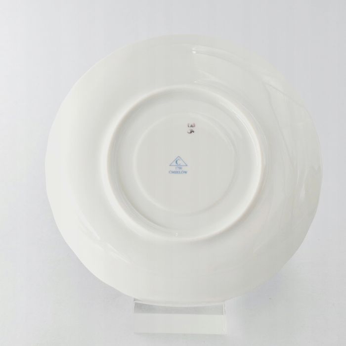 piękna biały spodek porcelanowy ćmielów rococo