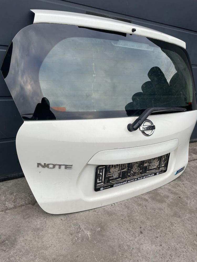 Ляда Кляпа Кришка багажника Нісан Hоте Nissan Note 2013-2020