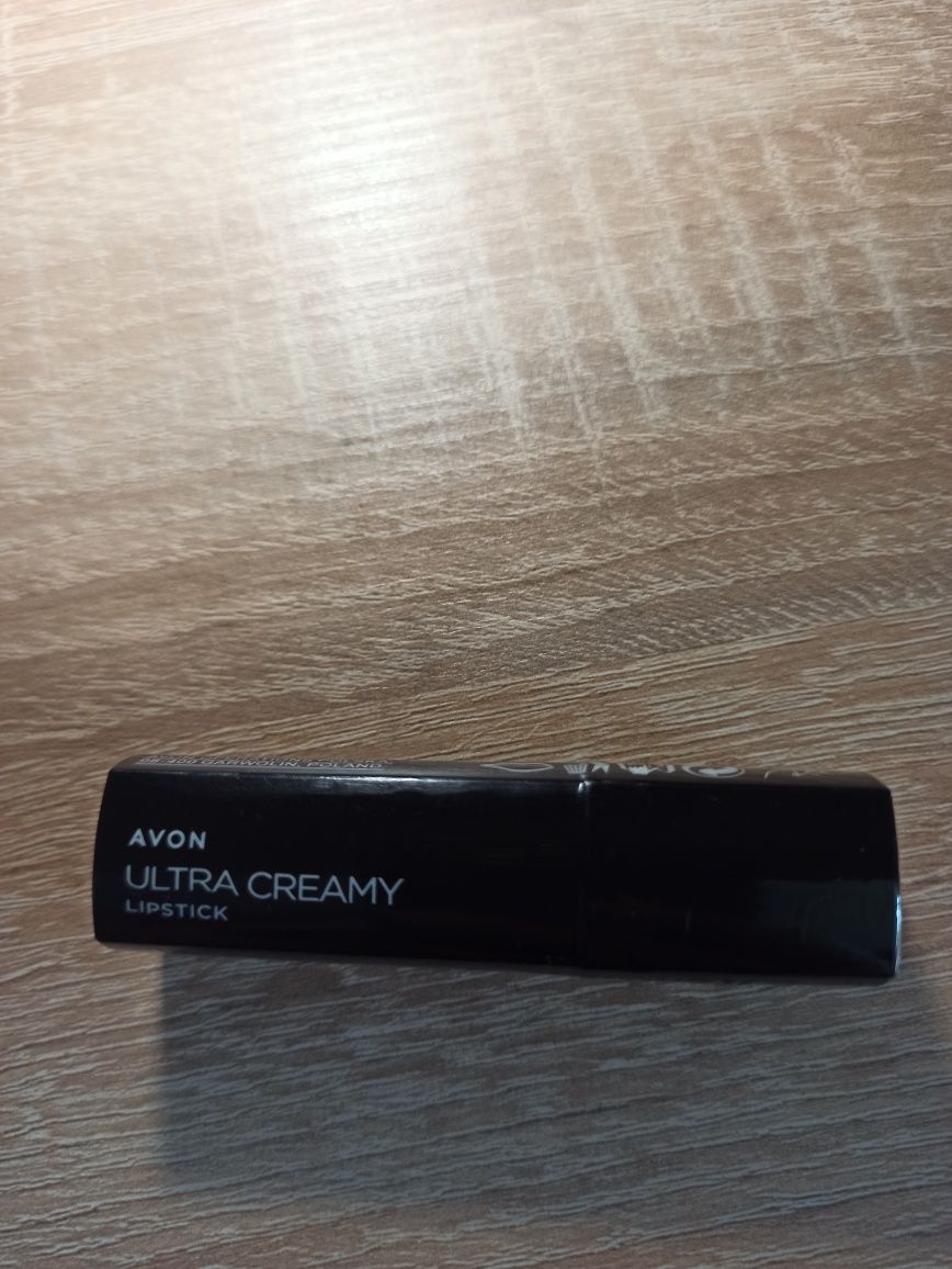 AVON pomadka Ultrakremowa szminka POUT