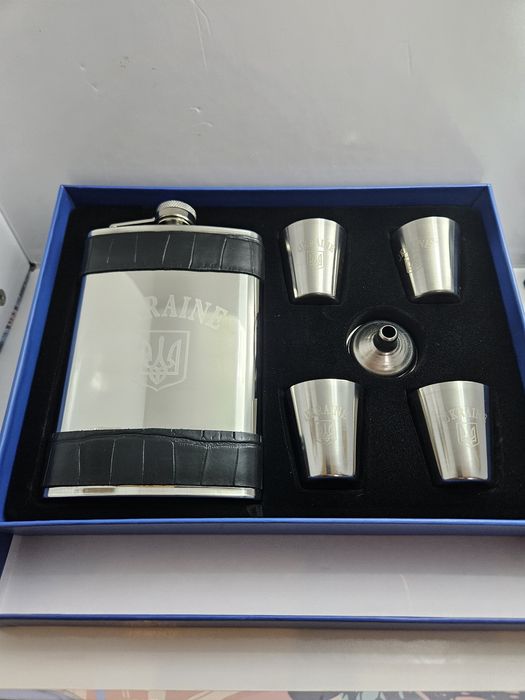 Фляга и стопки в подарочной коробке