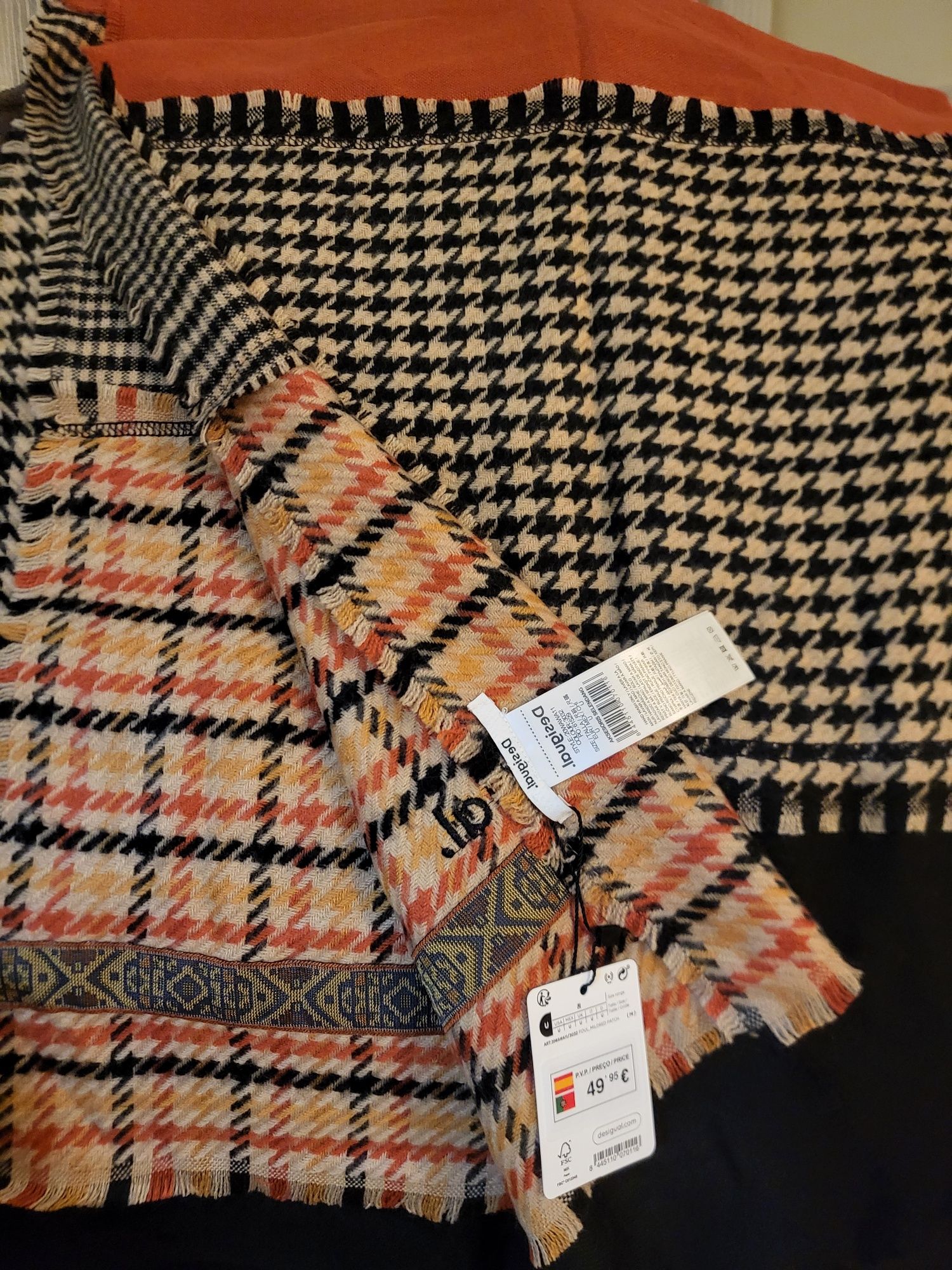 Echarpe da marca "Desigual "