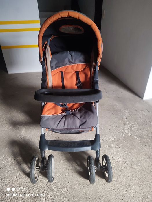Carrinho de bebé em bom estado