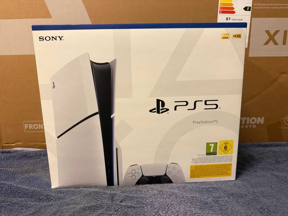 Playstation 5 Com um comando Nova e Selada