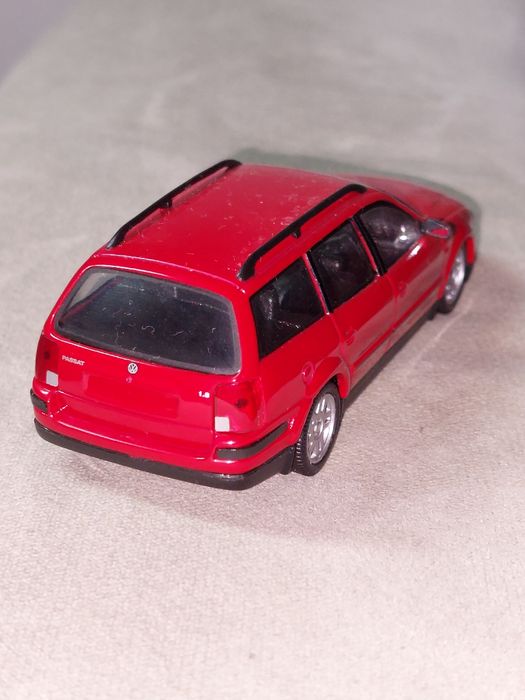 Miniatura VW Passat escala 1/43