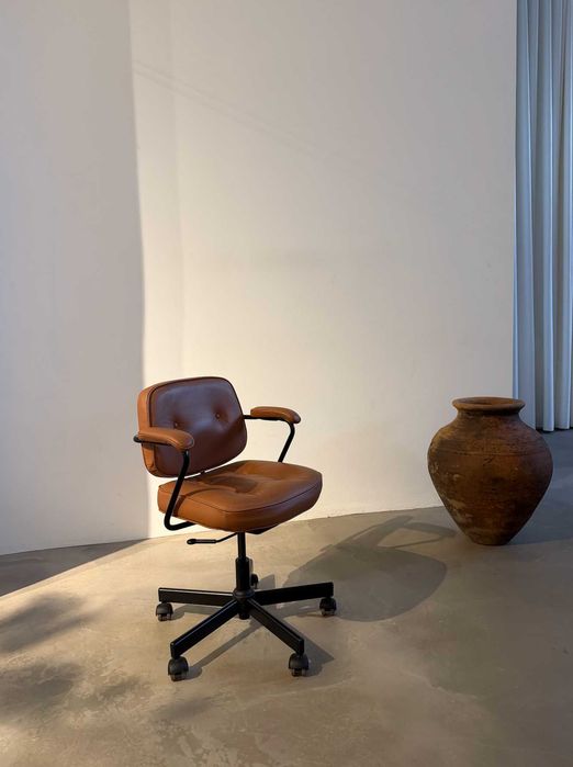 Cadeira giratória ALEFJÄLL, Grann castanho dourado.