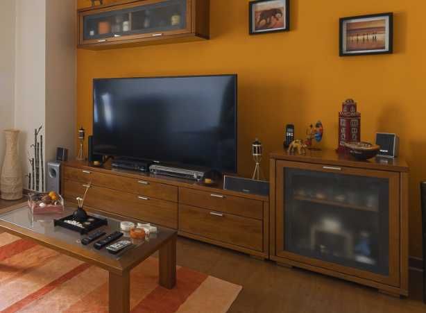 Móvel sala em madeira suspenso c/ vidro fosco. Moderno e lindo- Barato