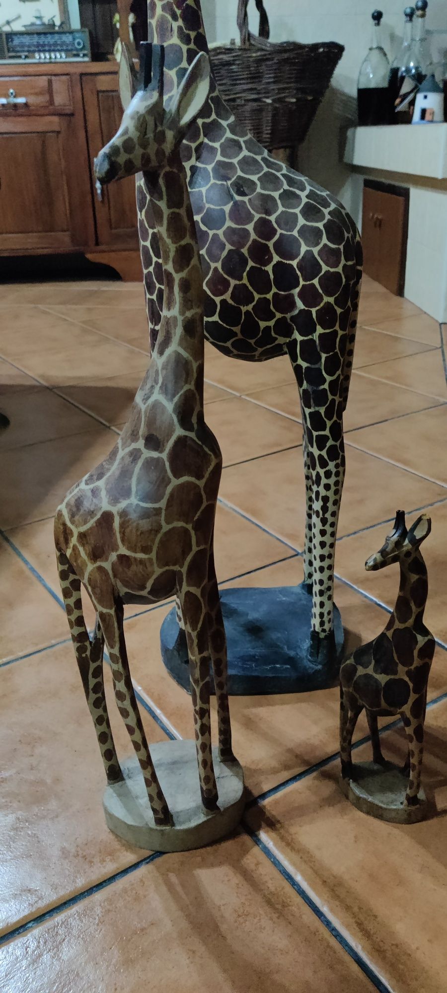 Artesanato africano girafas em madeira