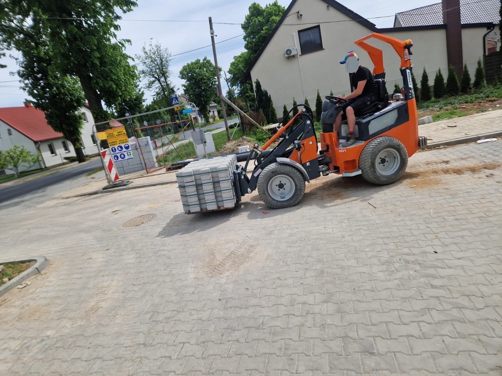 Mini ładowarka Relly Układarka do Kostki  Chwytak widły łyżka Komplet