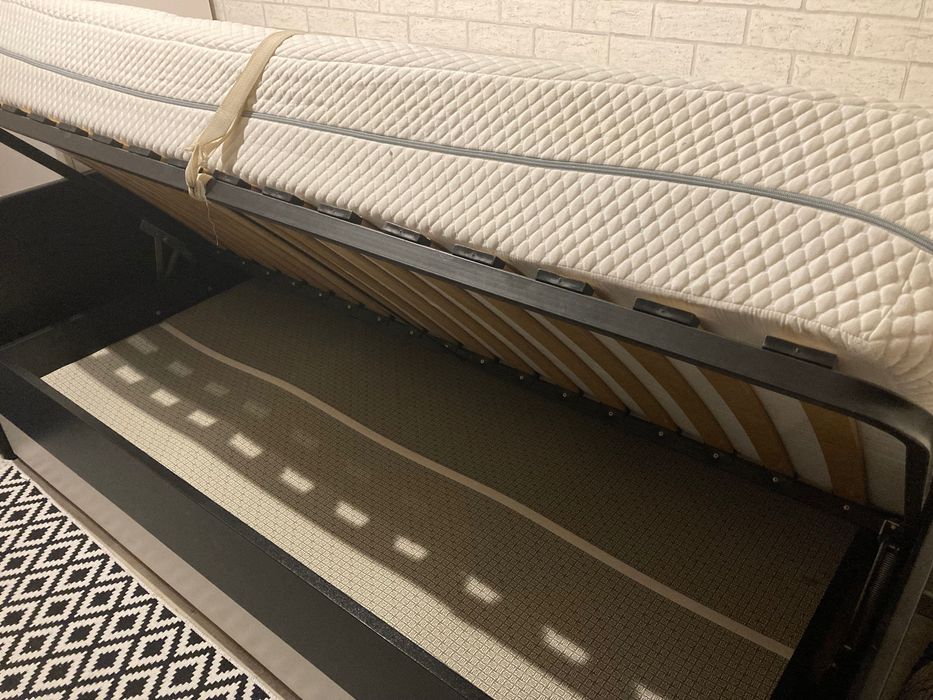 Kanapa z podnoszonym stelażem i szufladą Young Users