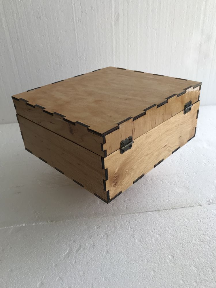 Подарункова коробка з дерева