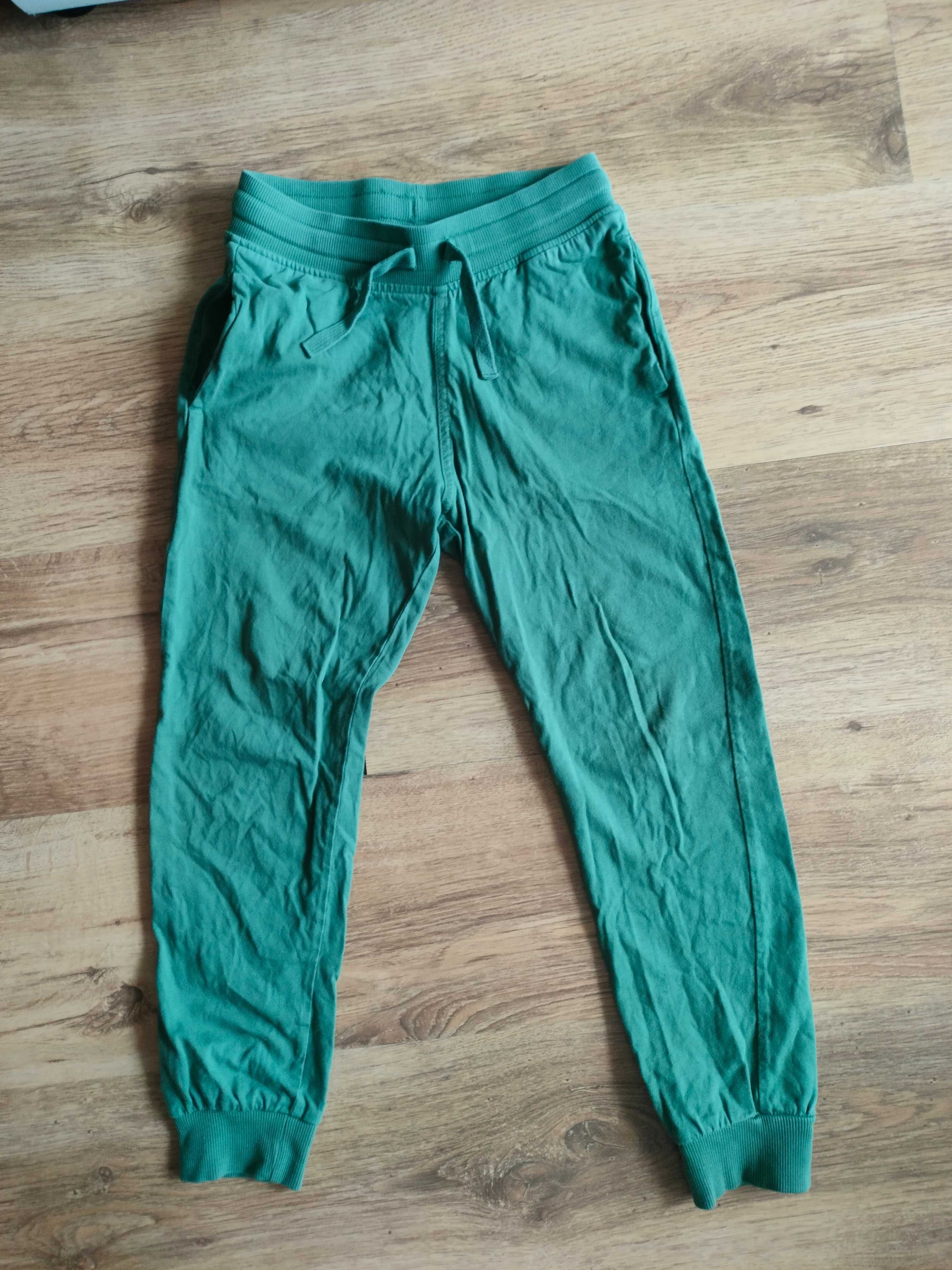 Zielone spodnie dresowe chłopięce H&M 134 cm