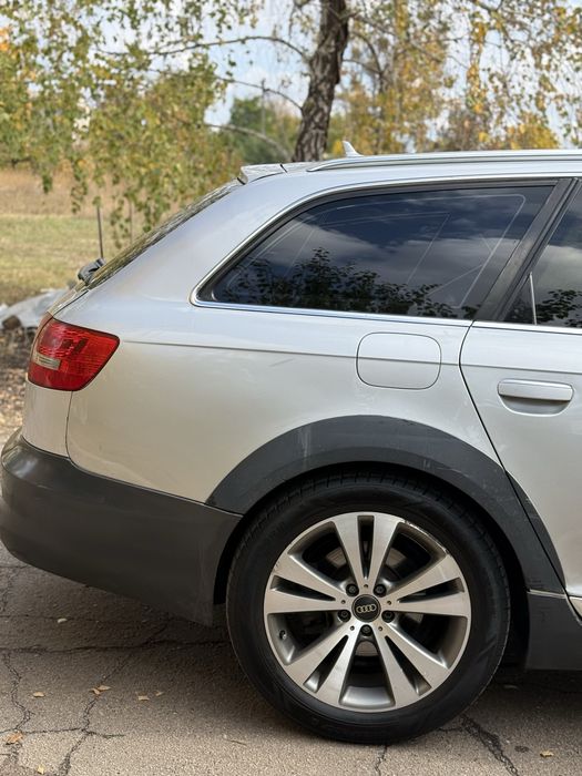 Ауди allroad  2010 ГОД