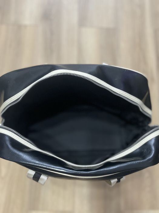 Czarna torba podróżna weekendowa Fred Perry małe logo