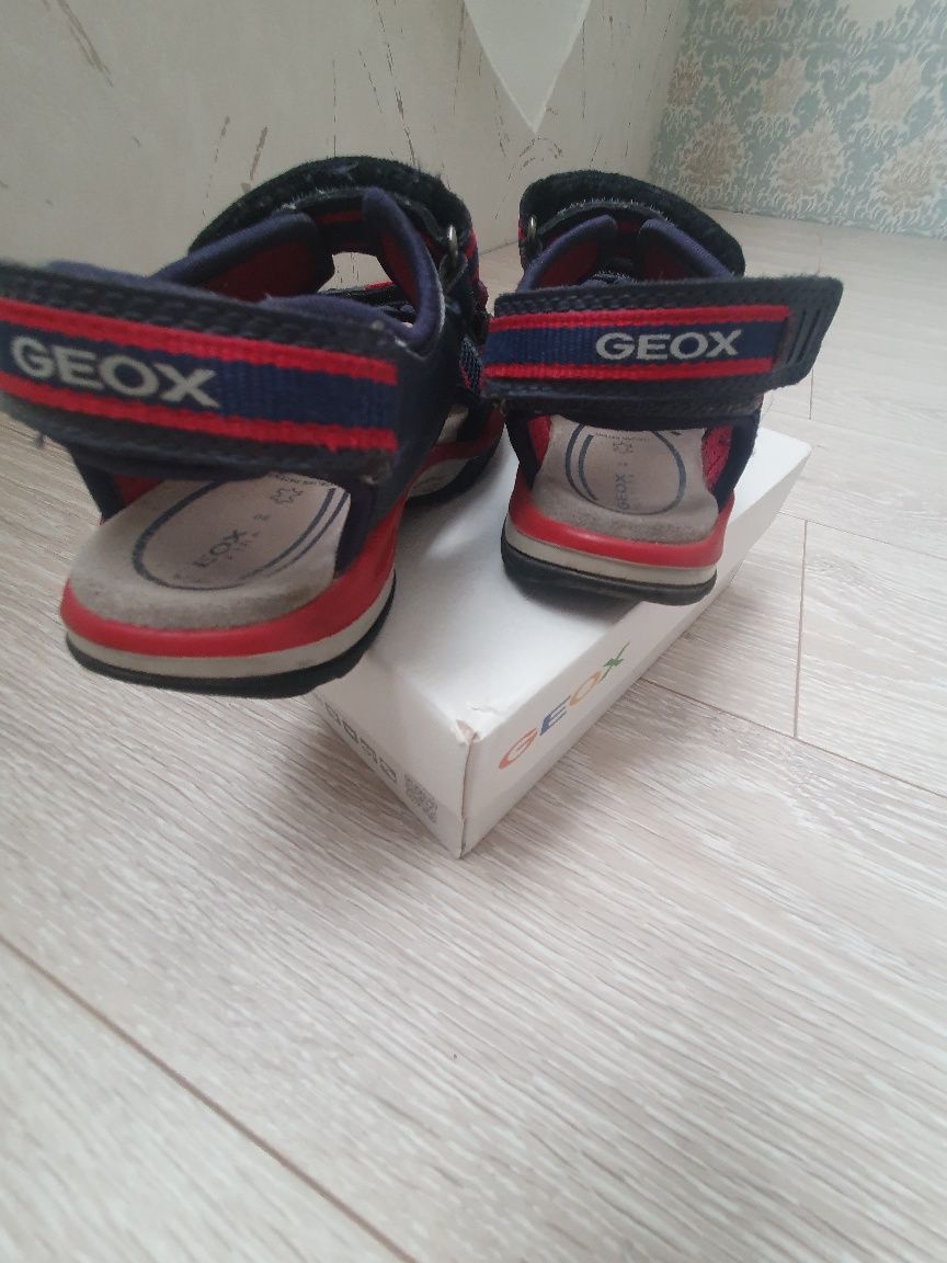 Дитячі сандалі Geox